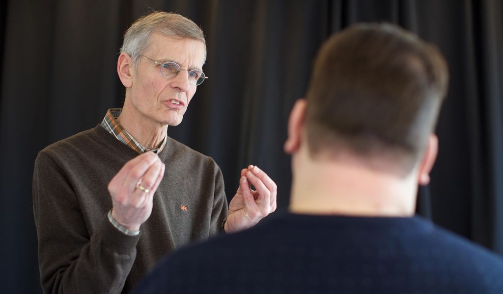 How does coaching build resilience