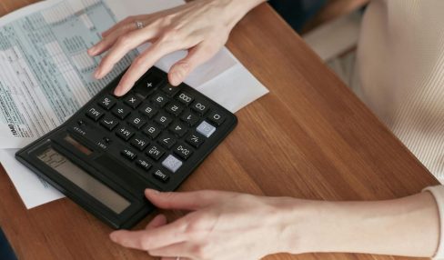 Invoice factoring for businesses